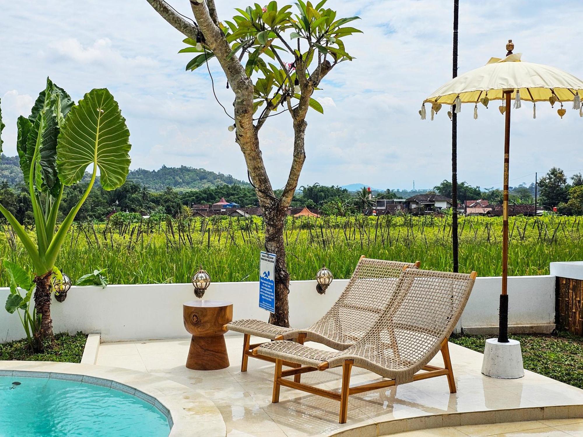 Janur Bungalow Magelang Exterior foto