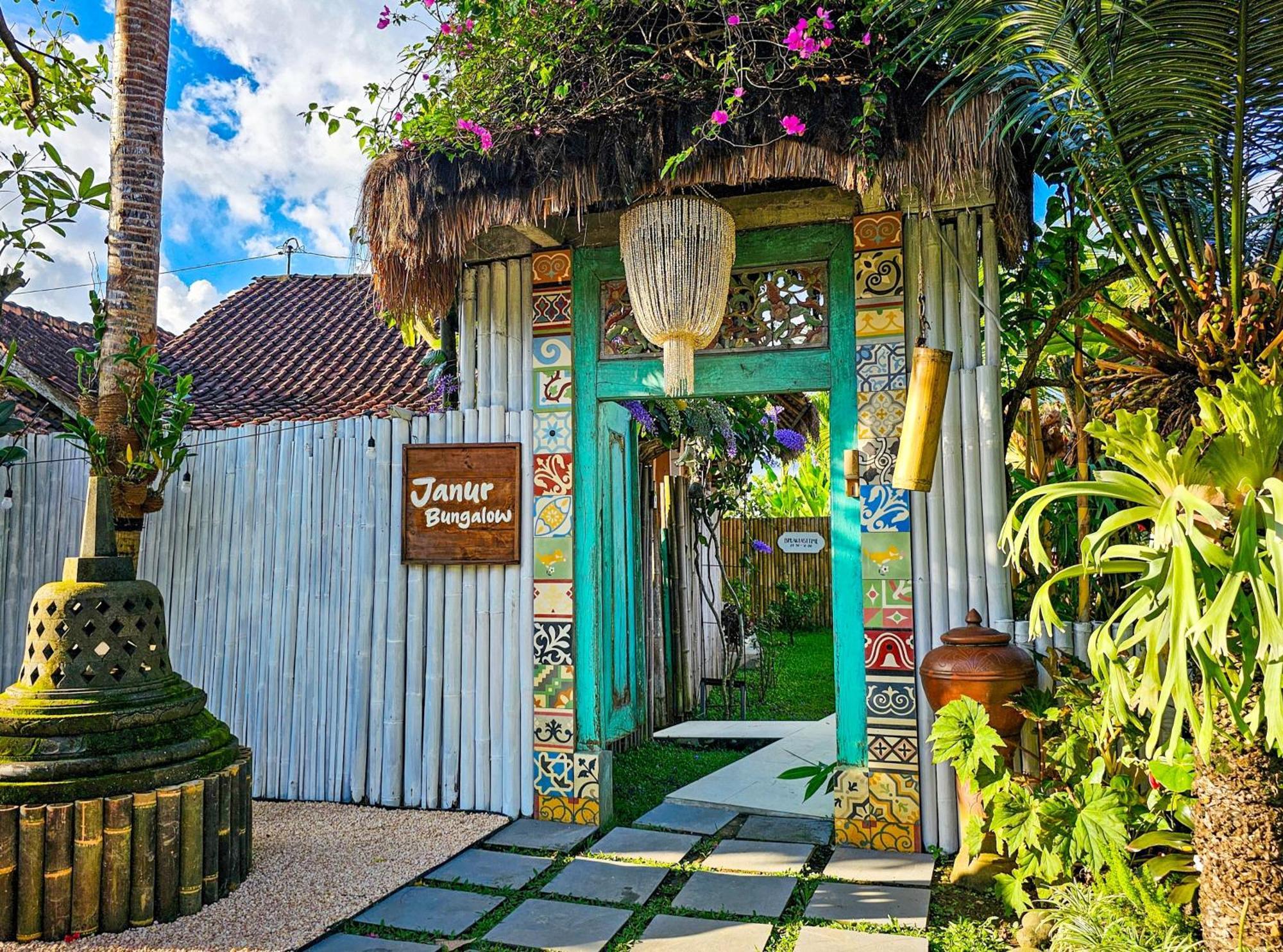 Janur Bungalow Magelang Exterior foto